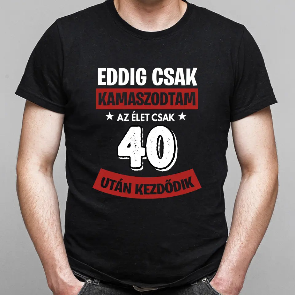 Szülinapi ajándék 40 éveseknek - Eddig csak kamaszodtam vicces férfi póló