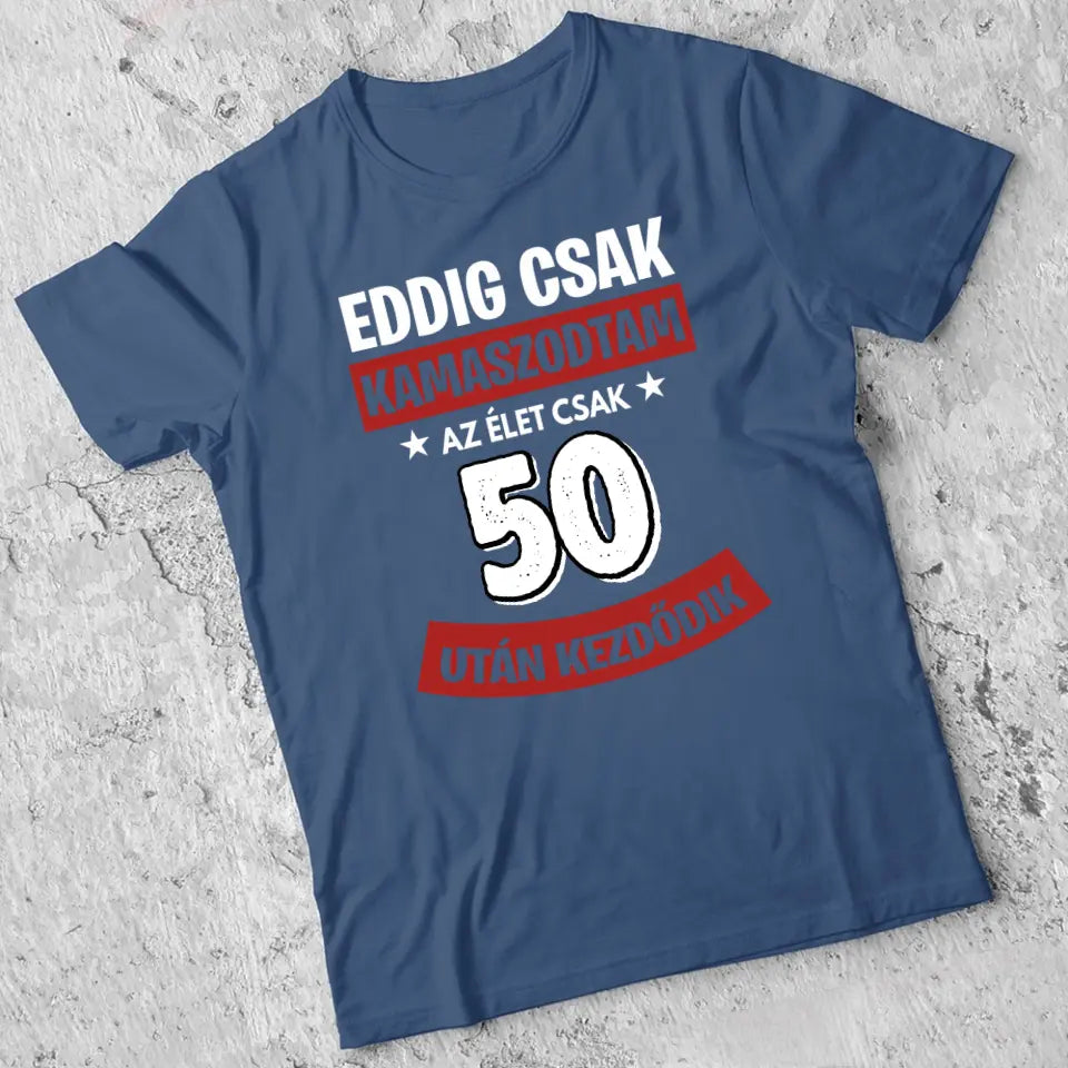 Szülinapi ajándék 50 éveseknek - Eddig csak kamaszodtam vicces férfi póló