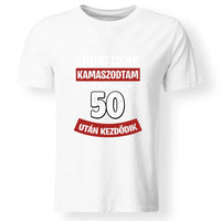 Szülinapi ajándék 50 éveseknek - Eddig csak kamaszodtam vicces férfi póló