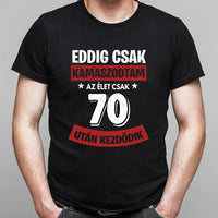 Szülinapi ajándék 70 éveseknek - Eddig csak kamaszodtam vicces férfi póló