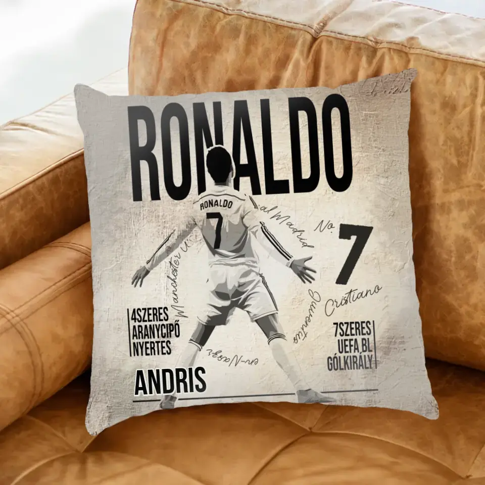 Személyre szabható Ronaldo focis ajándék párna gyerekeknek - egyedi névvel