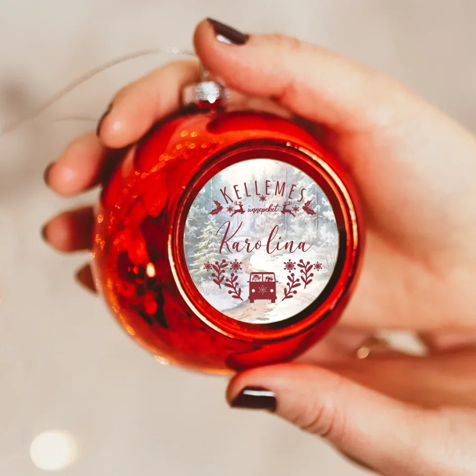 Karácsonyi piros gömbdísz saját névvel és illusztrációval