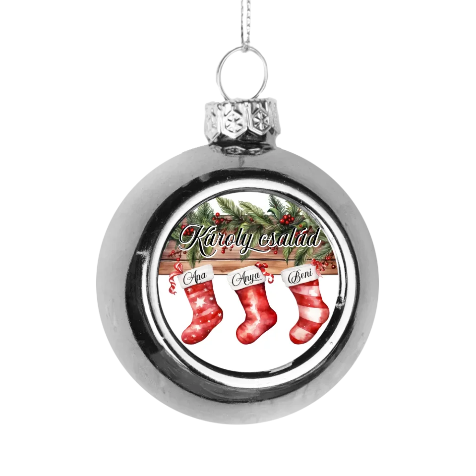 Karácsonyi ezüst gömbdísz piros csizmácskákkal