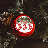 Karácsonyi piros gömbdísz piros csizmácskákkal