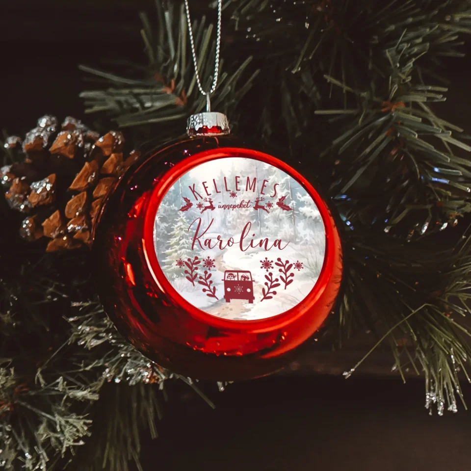 Karácsonyi piros gömbdísz saját névvel és illusztrációval
