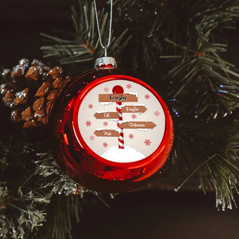 Útmutató karácsonyi piros gömbdísz az egész család nevével