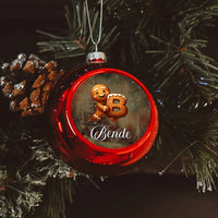 Karácsonyi piros gömbdísz egyedi névvel és kezdőbetűvel