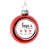 Letisztult anyás piros gömbdísz a gyerekek neveivel