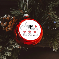 Letisztult anyás piros gömbdísz a gyerekek neveivel