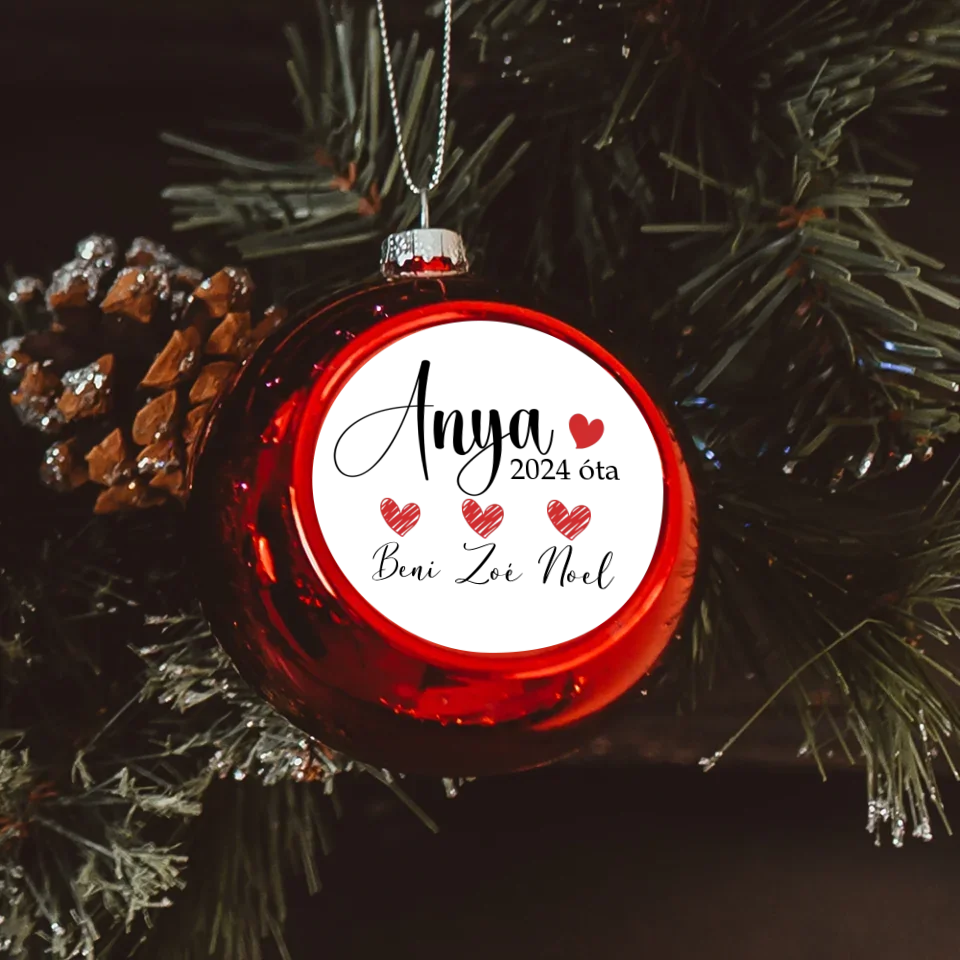 Letisztult anyás piros gömbdísz a gyerekek neveivel