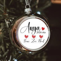 Letisztult anyás ezüst gömbdísz a gyerekek neveivel