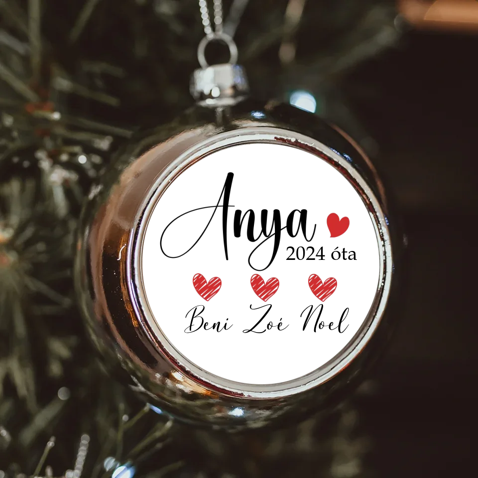Letisztult anyás ezüst gömbdísz a gyerekek neveivel