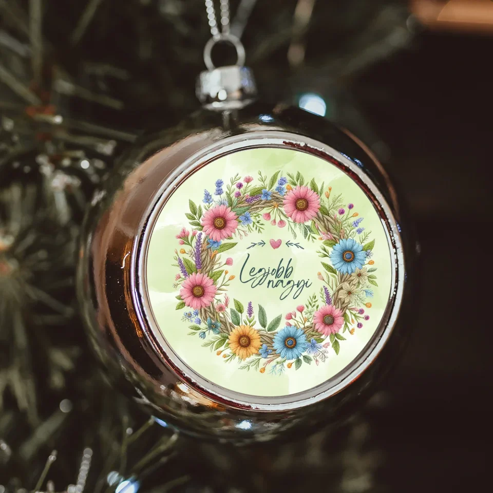 Legjobb nagyi virágos ezüst gömbdísz