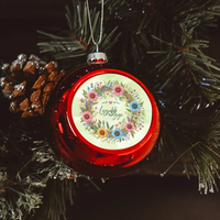 Legjobb nagyi virágos piros gömbdísz