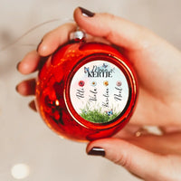 Mama kertje piros gömbdísz az unokák neveivel