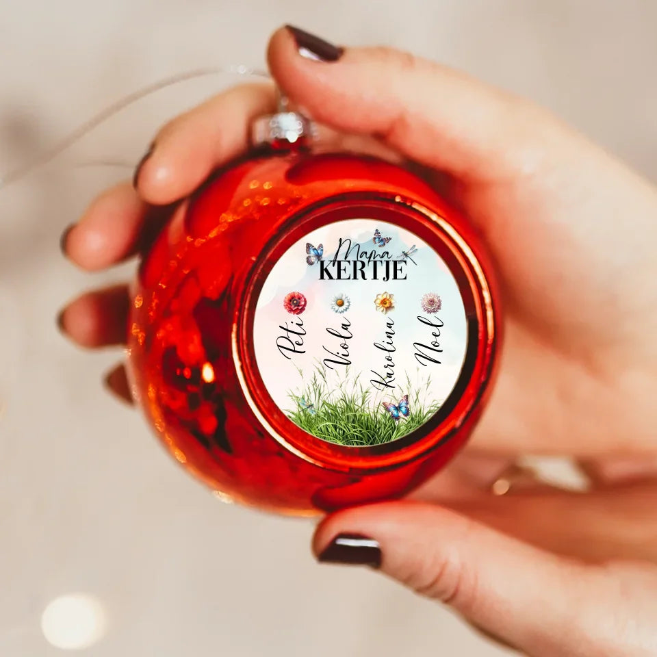 Mama kertje piros gömbdísz az unokák neveivel