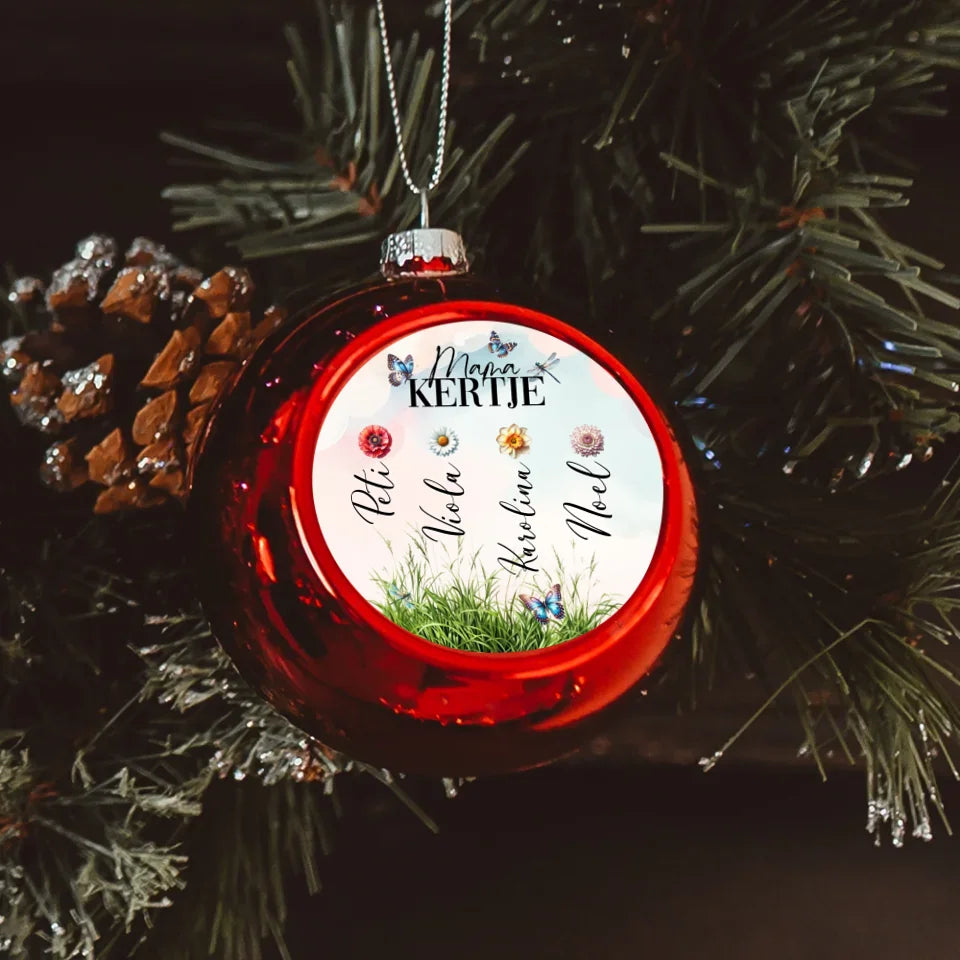 Mama kertje piros gömbdísz az unokák neveivel