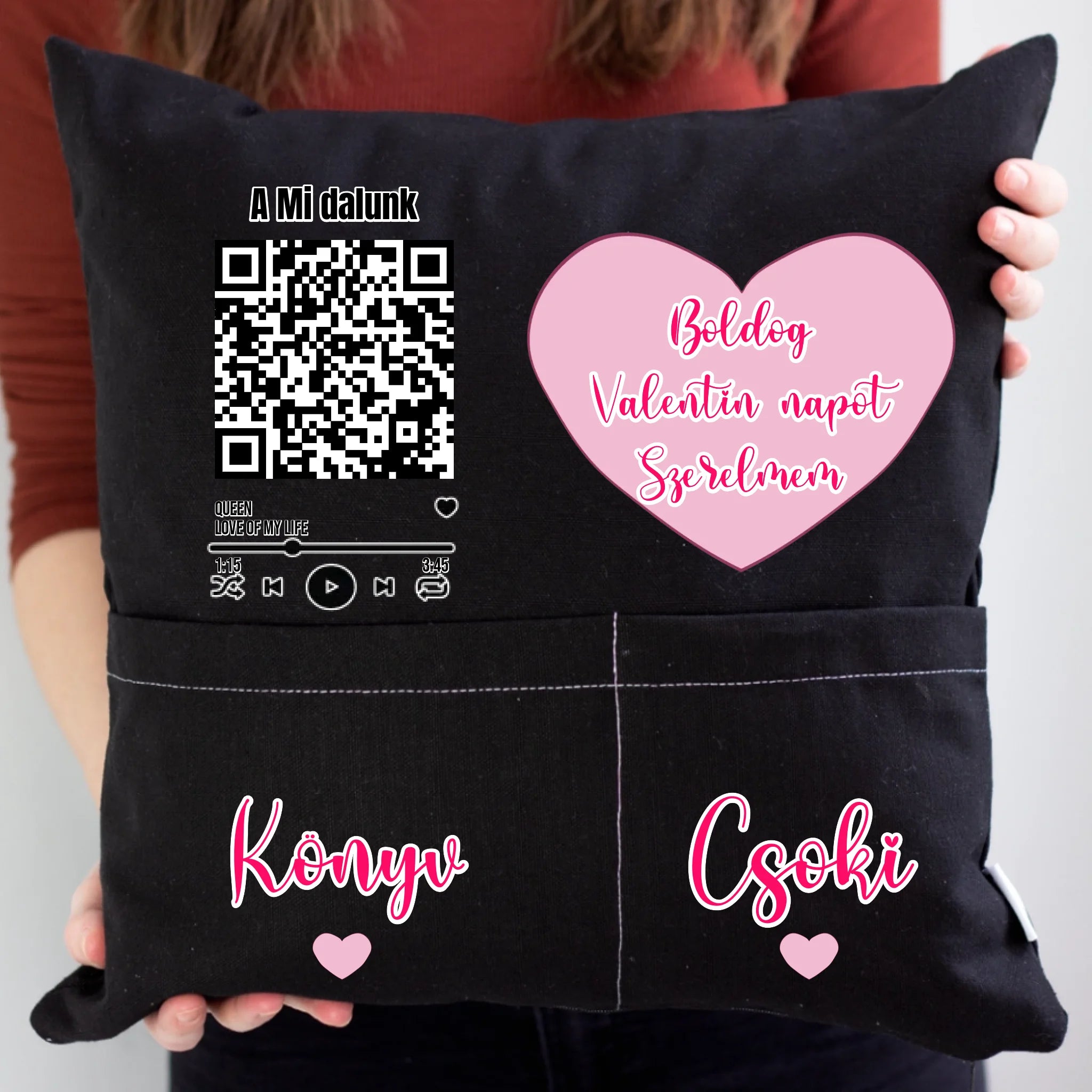 A Mi dalunk - Zsebes párna szerkeszthető QR kóddal Valentin napra