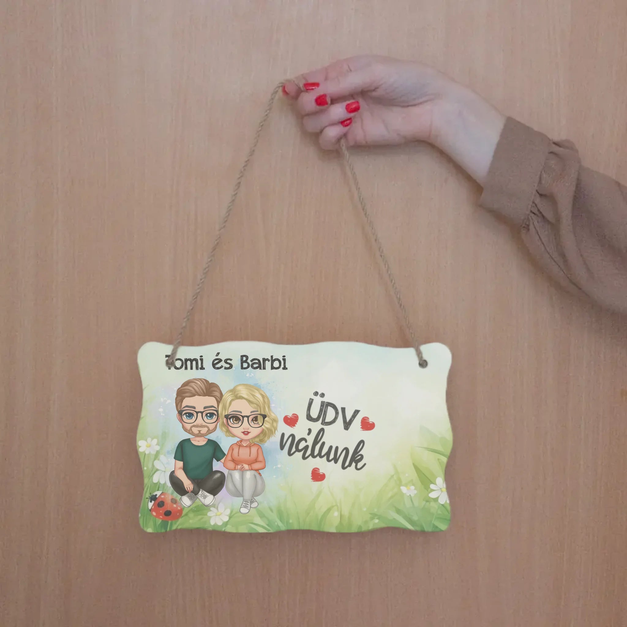 Ajtó kopogtató fa dísztábla pároknak szerkeszthető karakterekkel