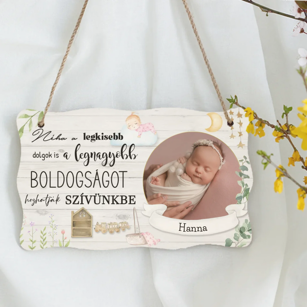 Újszülött köszöntő dísztábla kislány képpel