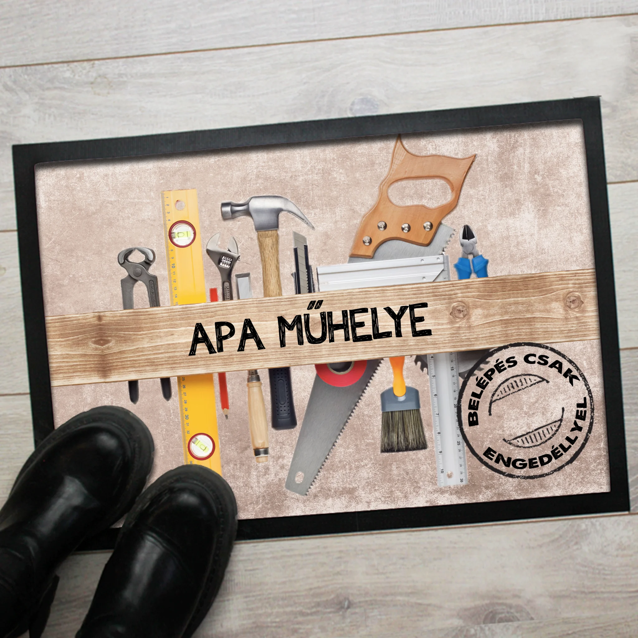 	 Apa műhelye egyedi feliratos lábtörlő