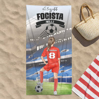 Szerkeszthető karakteres egyedi törölköző lány focistáknak