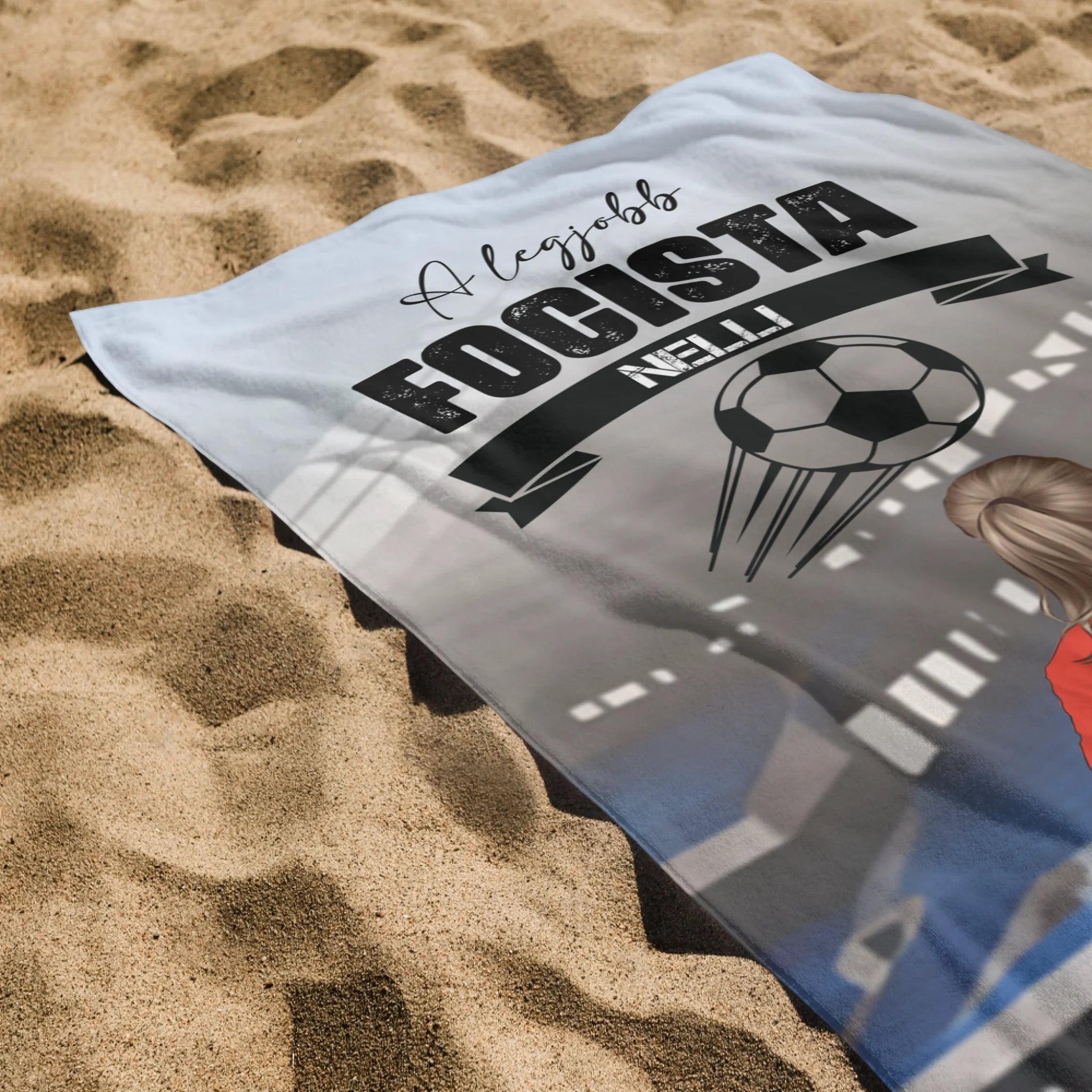 Szerkeszthető karakteres egyedi törölköző lány focistáknak