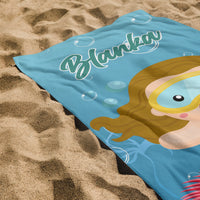 Egyedi strandtörölköző gyerekeknek személyre szabható lányos mintával