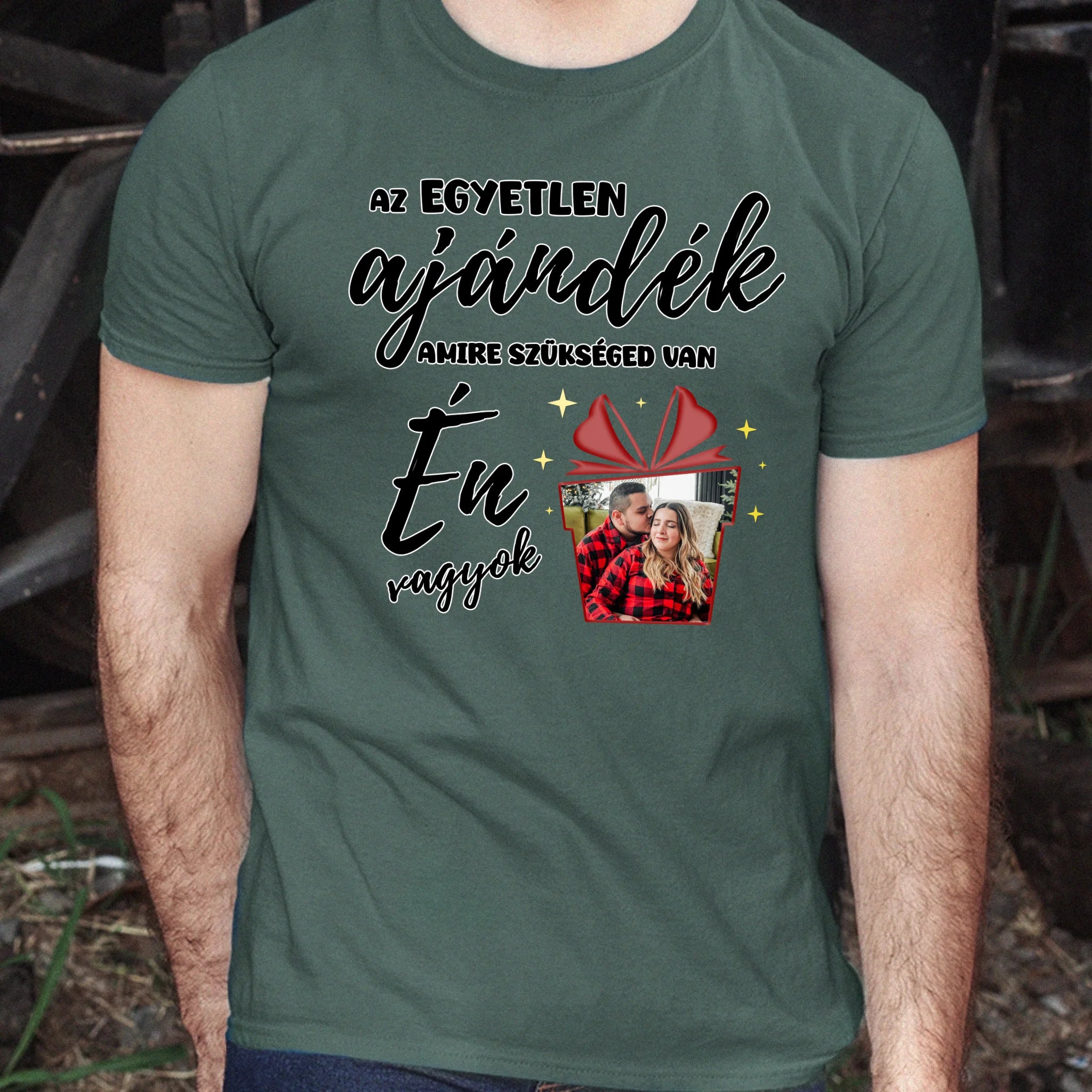 Az egyetlen ajándék amire szükséged van - vicces karácsonyi férfi póló