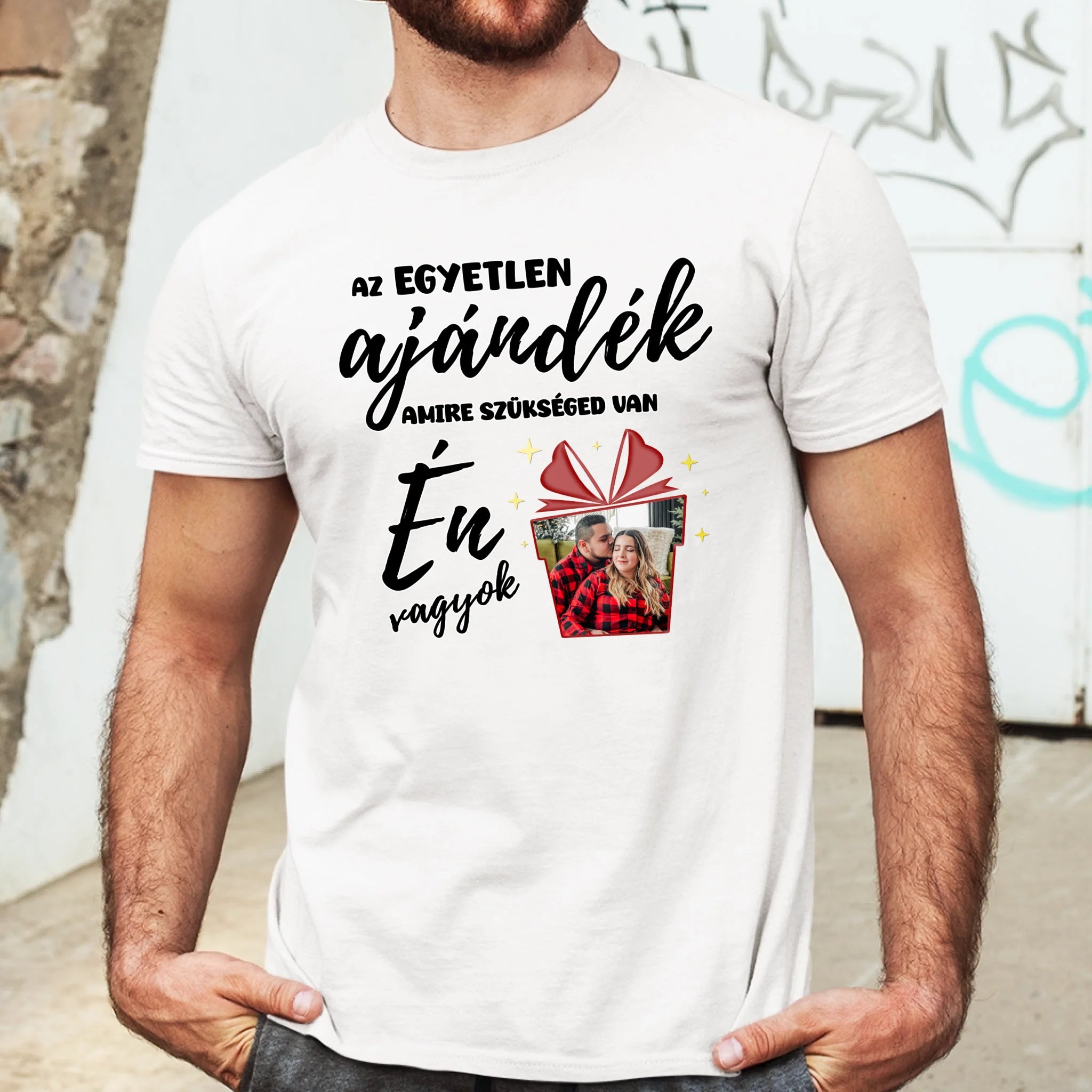 Az egyetlen ajándék amire szükséged van - vicces karácsonyi férfi póló