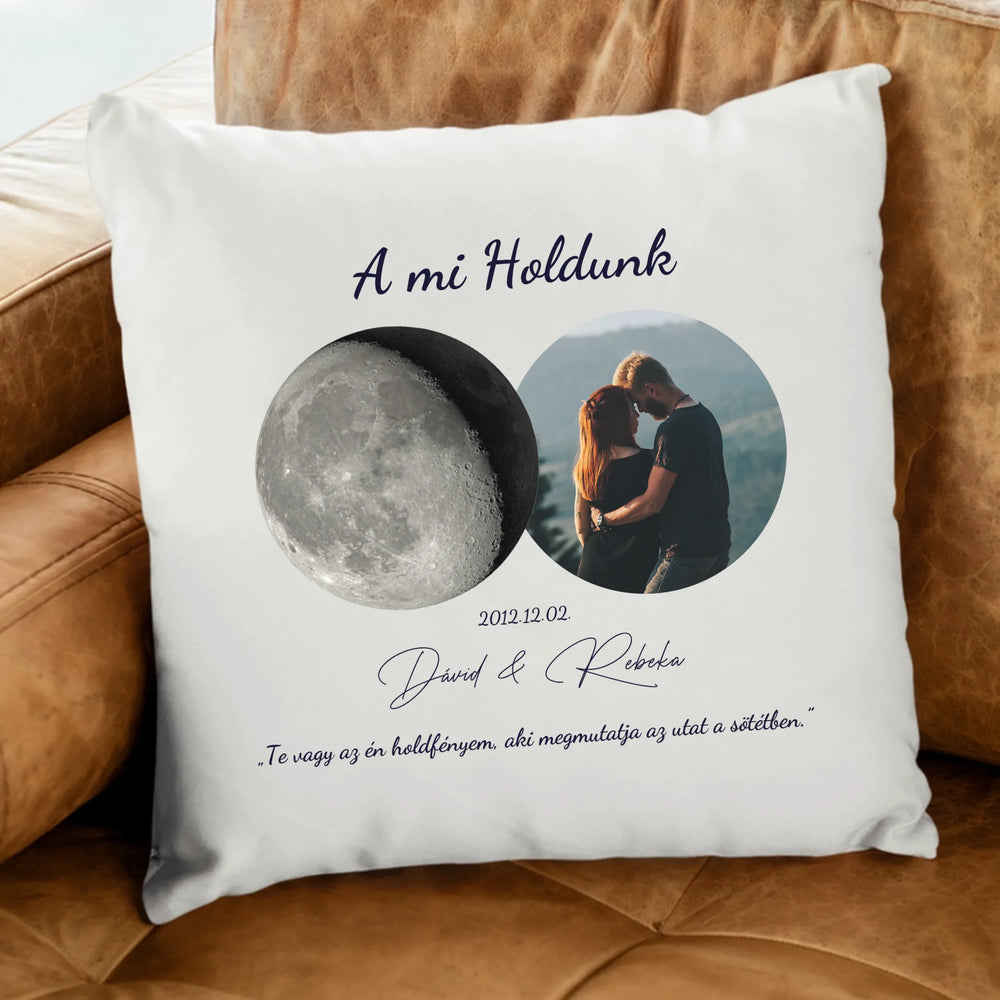 A mi holdunk - egyedi képes szerkeszthető feliratos ajándék párna