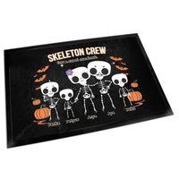Személyre szabható őszi Halloweeni lábtörlő - Skeleton Crew családi ajándék