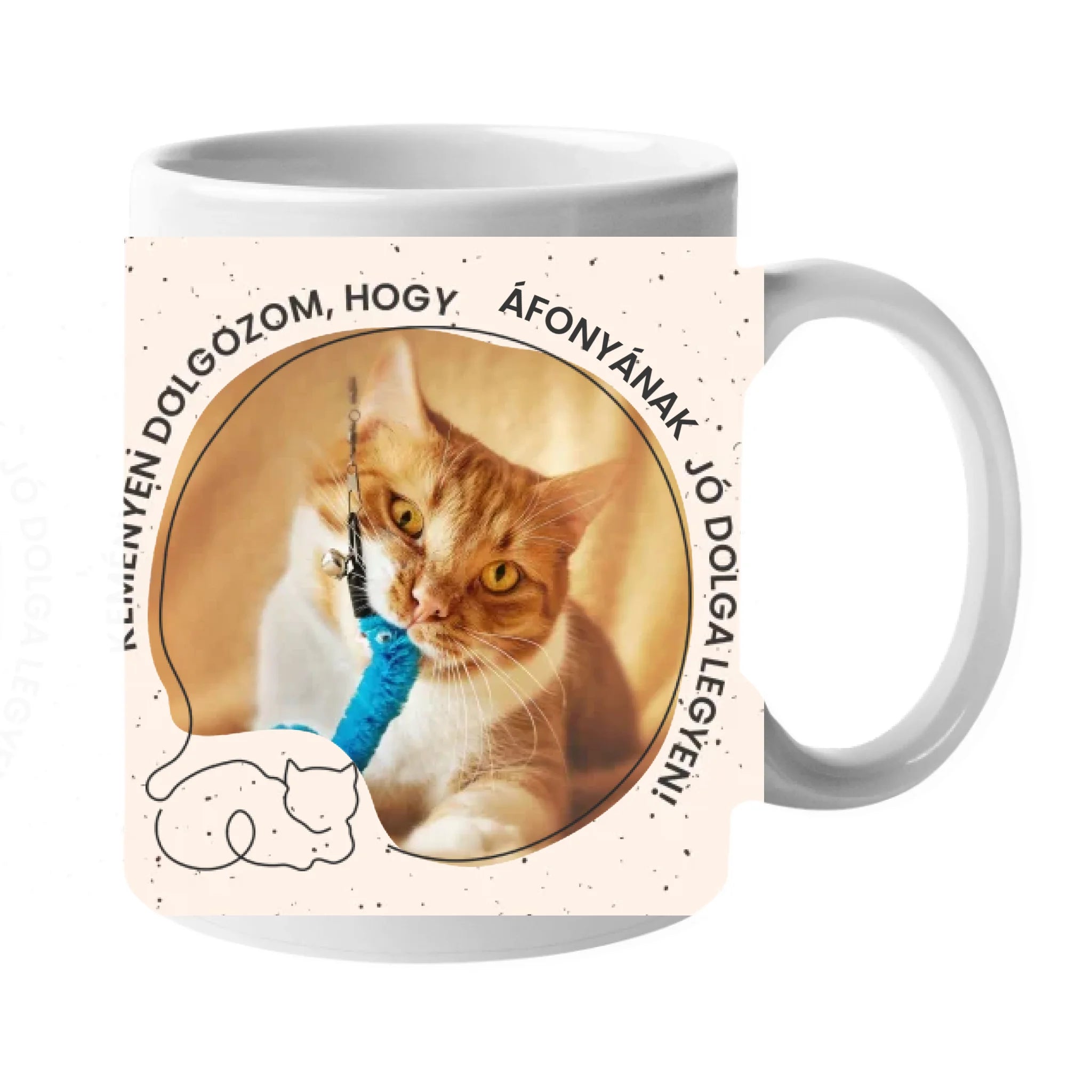 Macskás bögre gazdiknak - Keményen dolgozom felirattal képpel és cica nevével