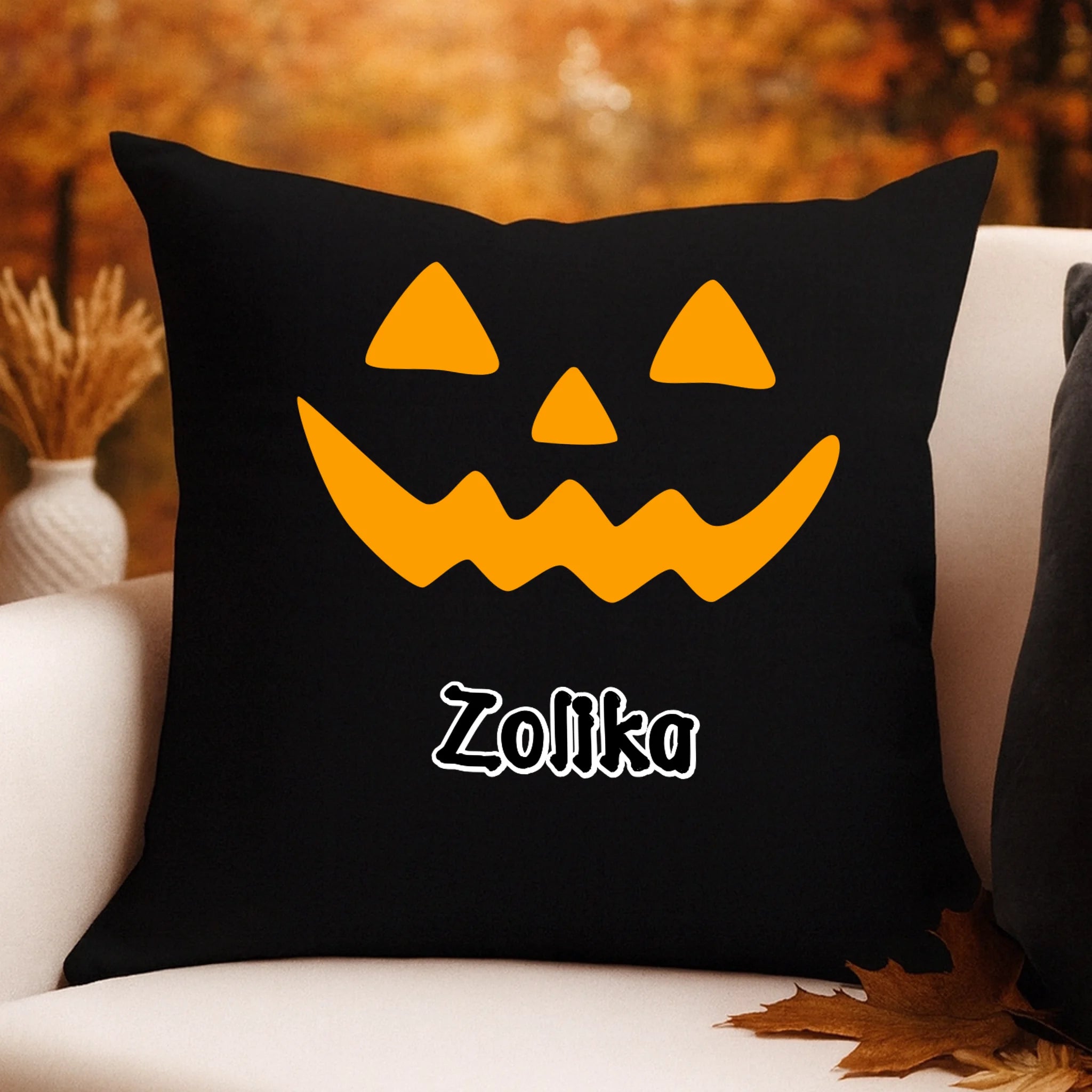 Halloweeni fekete díszpárna választható mintával és egyedi névvel