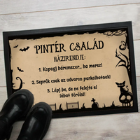 Halloweeni házirend lábtörlő - személyre szabható felirattal
