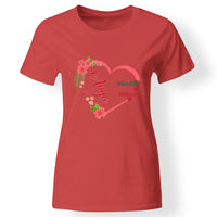 Virágos szív egyedi feliratos női póló Anyáknak