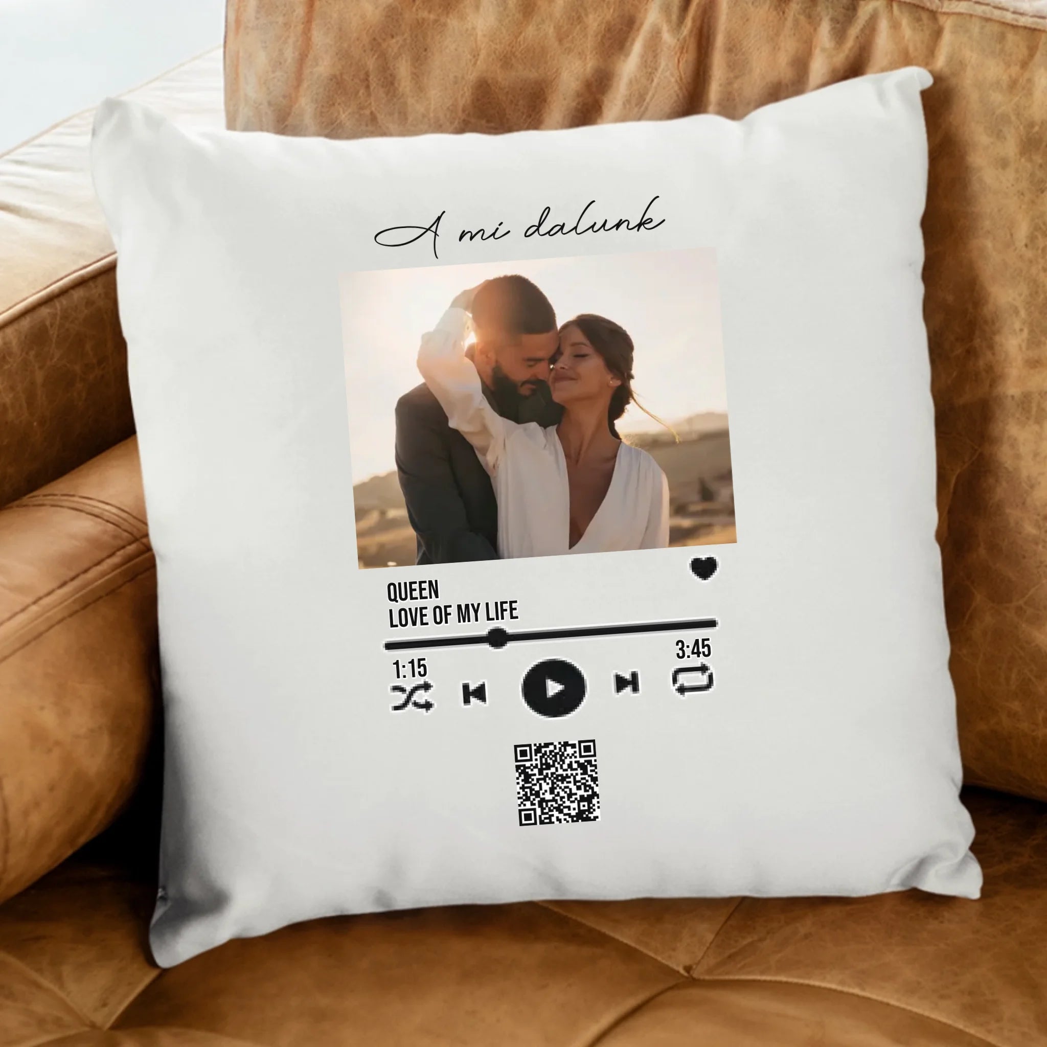 A Mi dalunk - Párna szerkeszthető QR kóddal Valentin napra