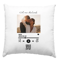 A Mi dalunk - Párna szerkeszthető QR kóddal Valentin napra