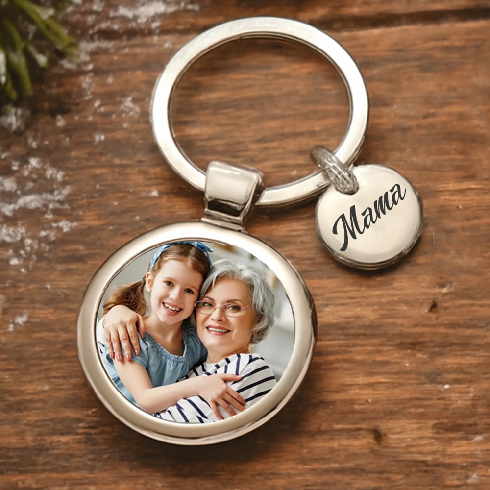 Ajándék nagymamának karácsonyra - egyedi képes gravírozott fém kulcstartó