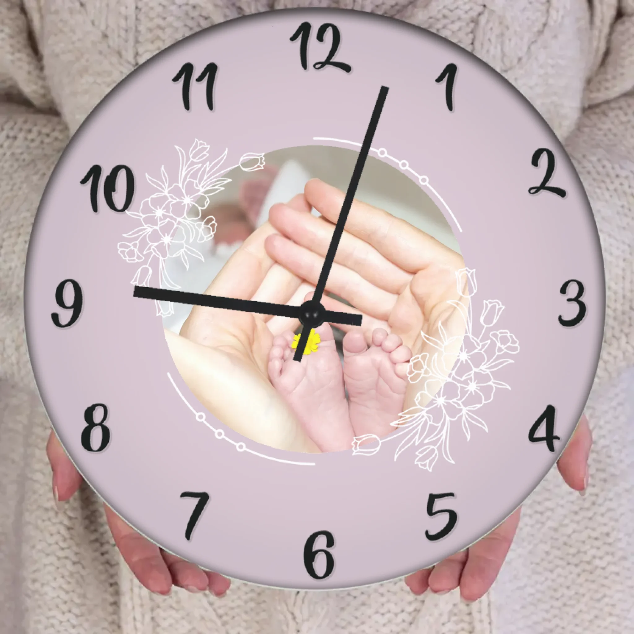 Egyedi fényképes óra virágos keretben