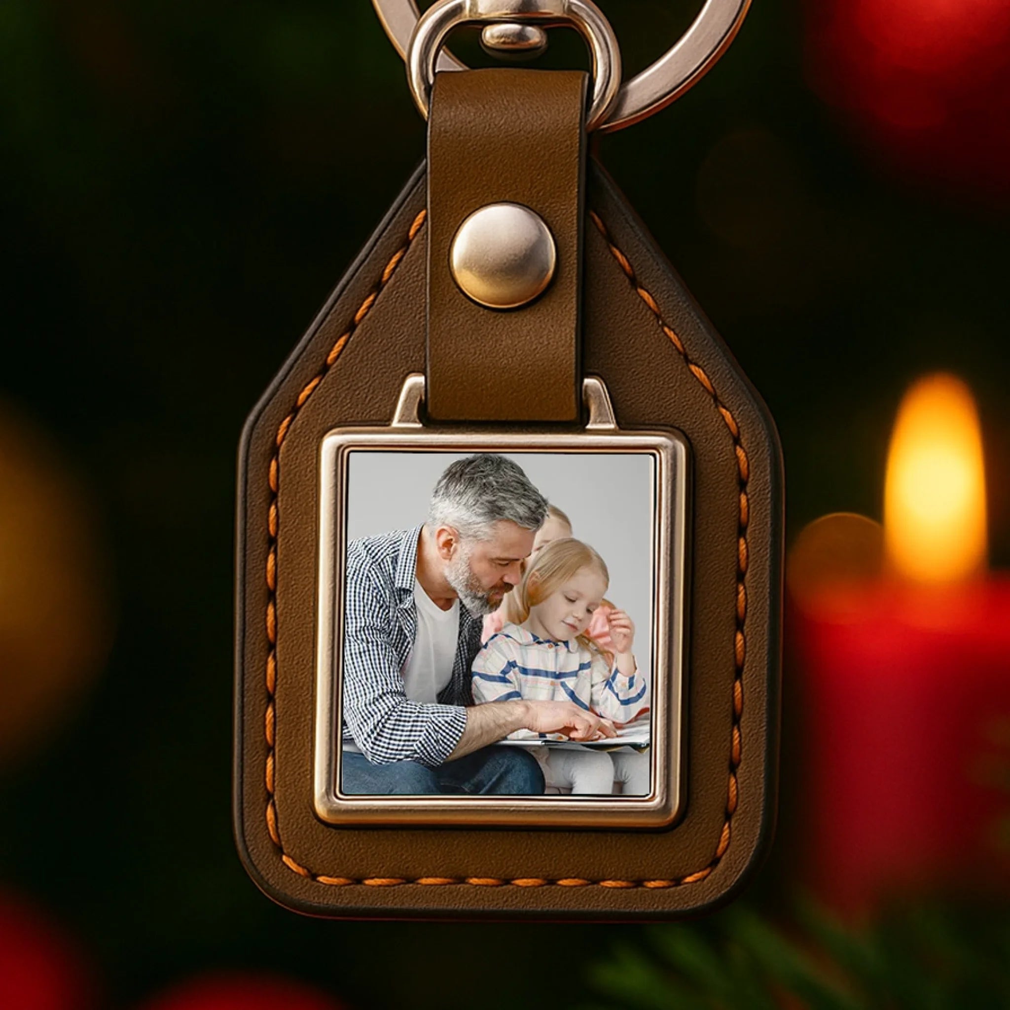 Ajándék nagypapának karácsonyra egyedi képes kulcstartó bőrháttérrel