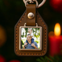 Karácsonyi ajándék apának egyedi képes kulcstartó bőrháttérrel