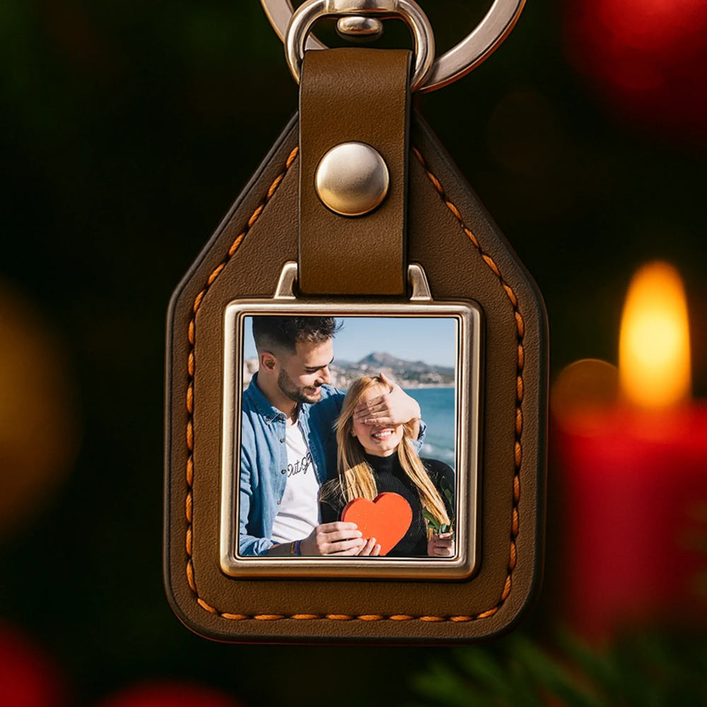 Ajándék karácsonyra pároknak egyedi képes kulcstartó bőrháttérrel