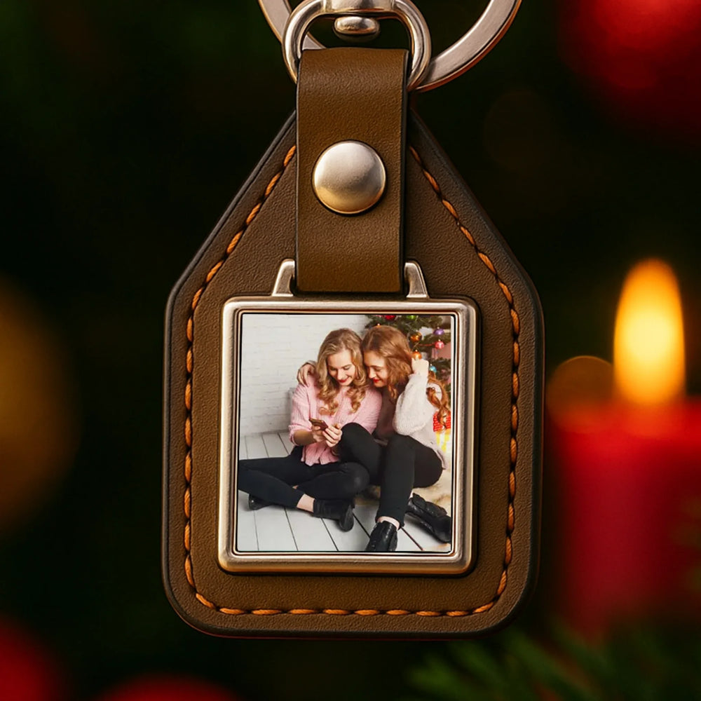 Ajándék testvérnek karácsonyra egyedi képes kulcstartó bőrháttérrel