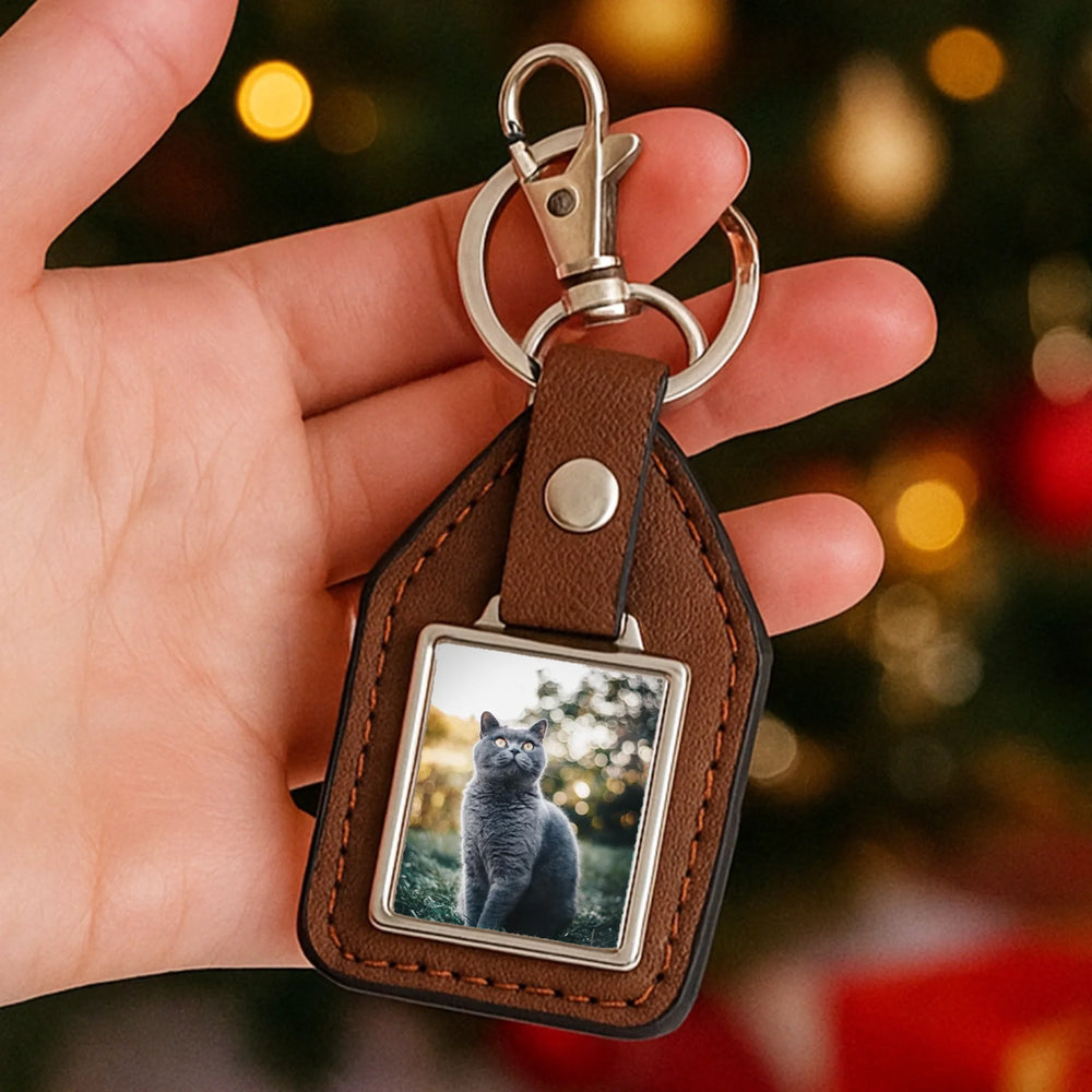 Egyedi kulcstartó bőrháttérrel és állatos fényképpel