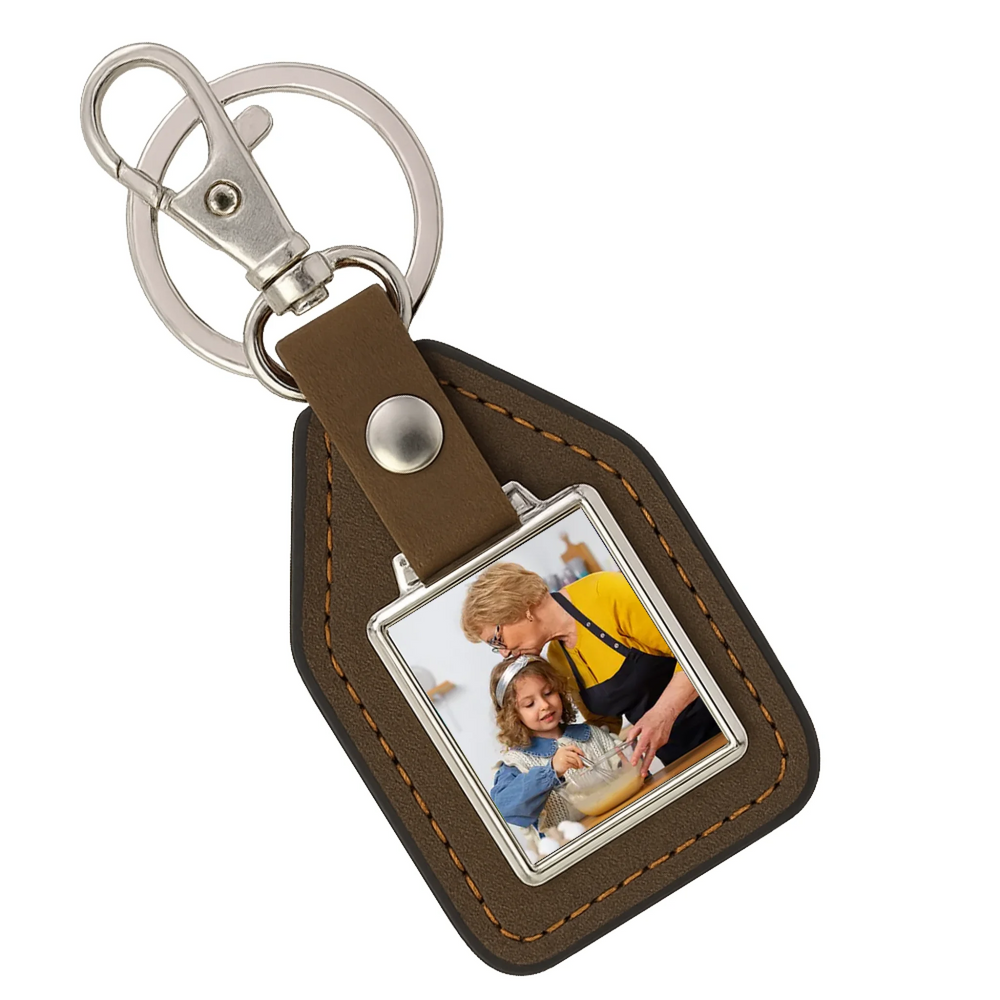 Ajándék nagymamának karácsonyra egyedi képes kulcstartó bőrháttérrel