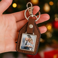 Ajándék nagypapának karácsonyra egyedi képes kulcstartó bőrháttérrel