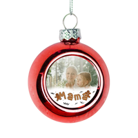 Mézeskalácsos karácsonyi piros gömbdísz egyedi képpel a Mamának