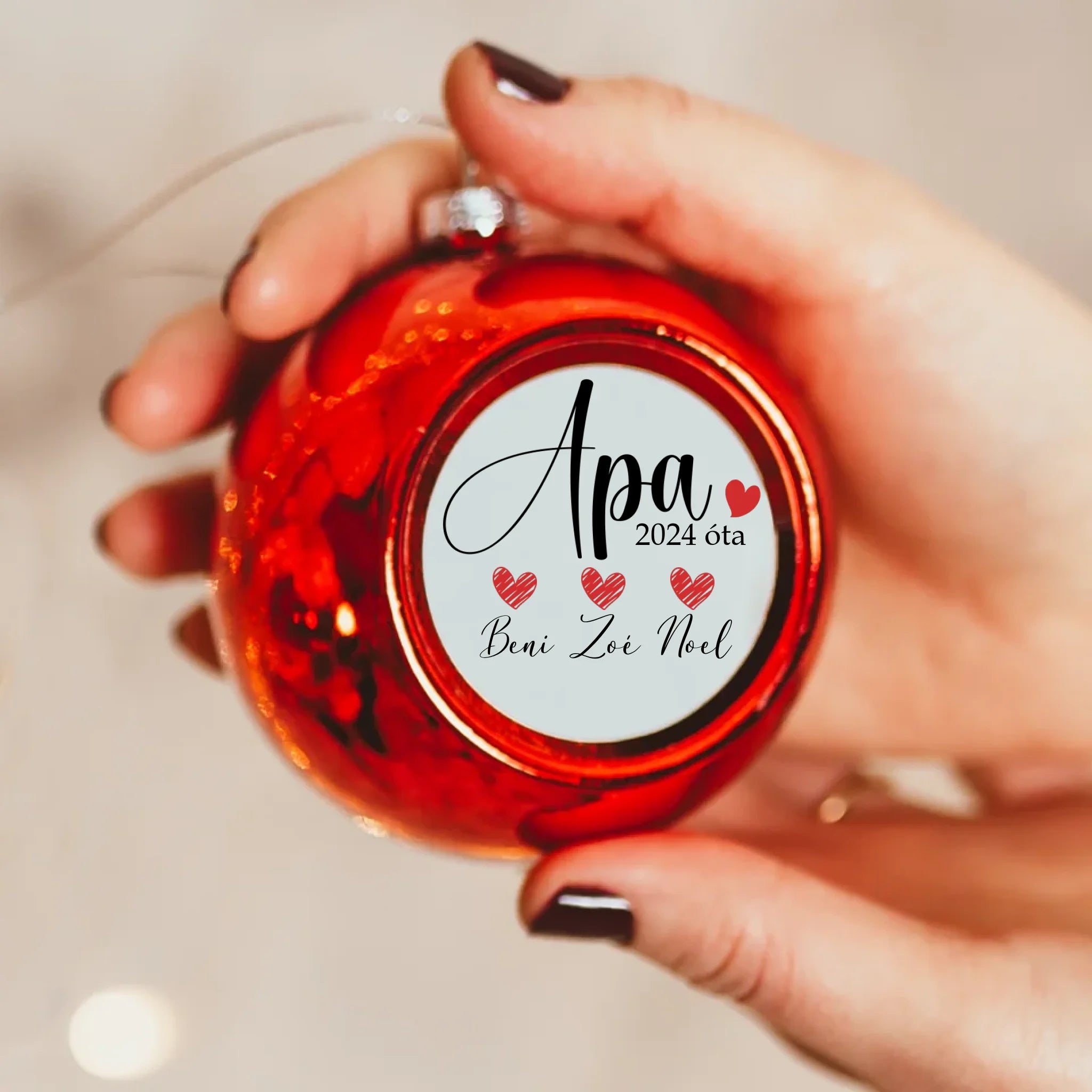 Letisztult apás piros gömbdísz a gyerekek neveivel