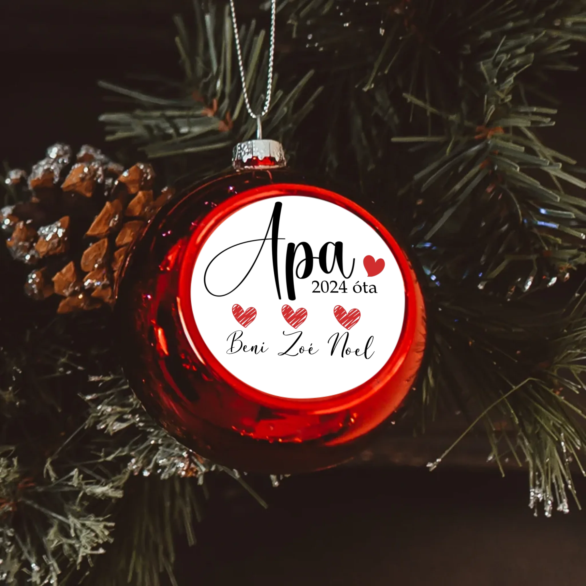 Letisztult apás piros gömbdísz a gyerekek neveivel